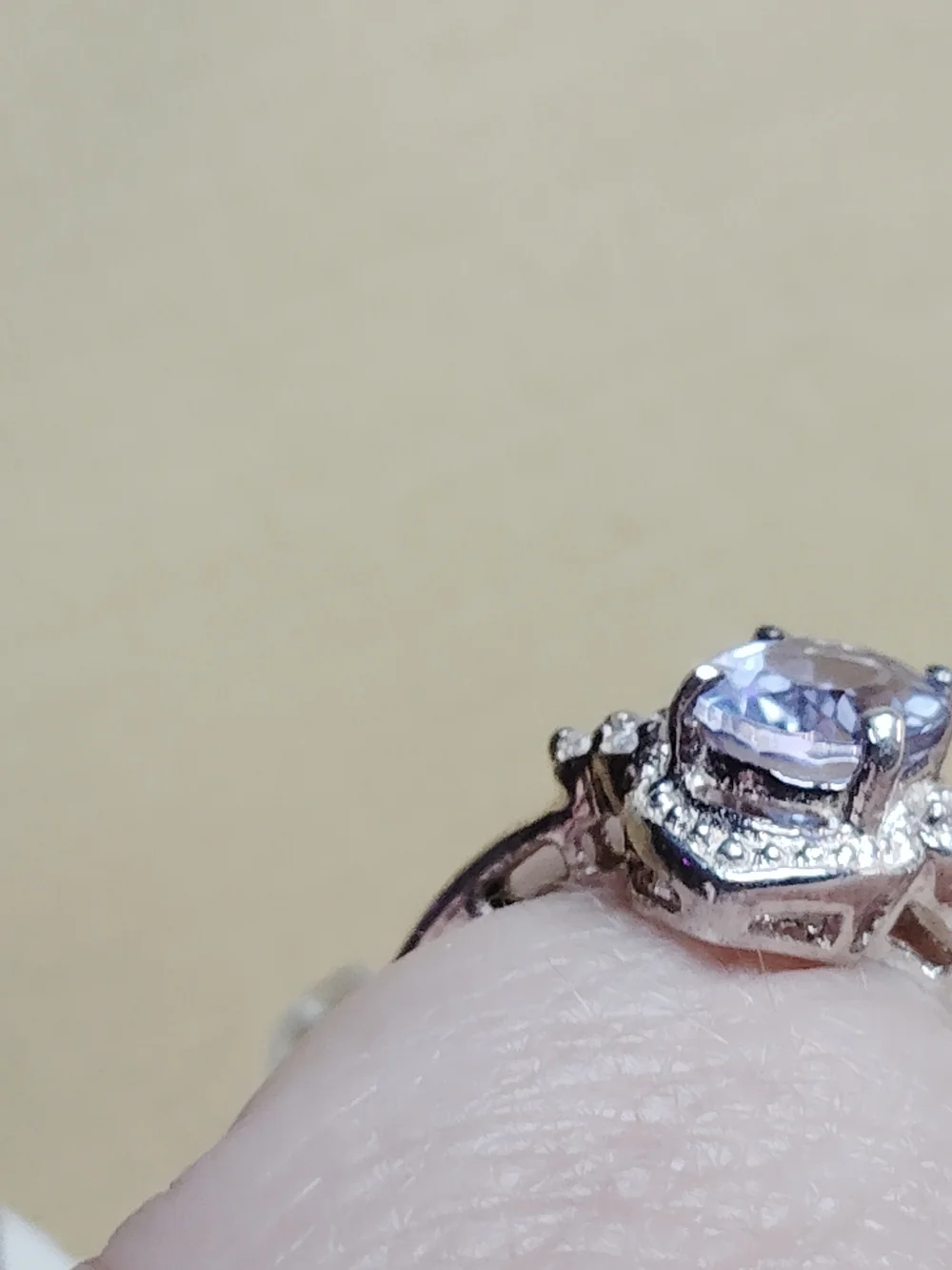 FLUORITE OVAL GEMSTONE AND SPARKLING ACCENTS OF MACASITE. STERLING RING. SIZE 5